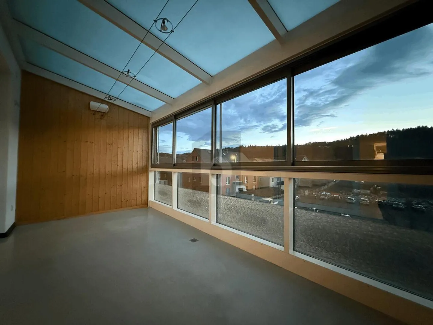 PLENTY OF SPACE, LIGHT & PERFECT LOCATION - Photo 5 of 6