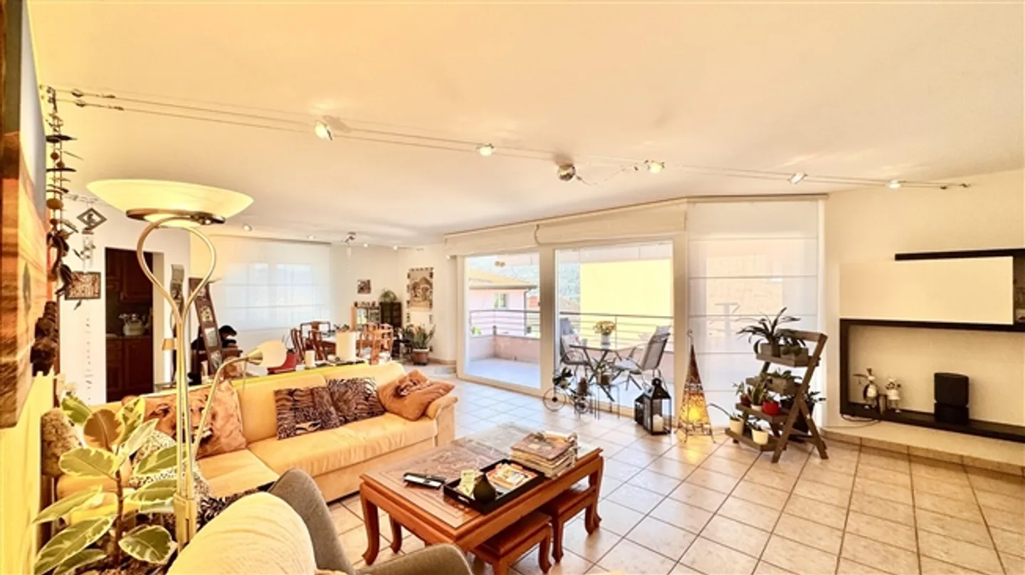 Ref. 2021 Cozy Single-Family Home with 6.5 Rooms and Low Environmental Impact - Photo 3 of 20