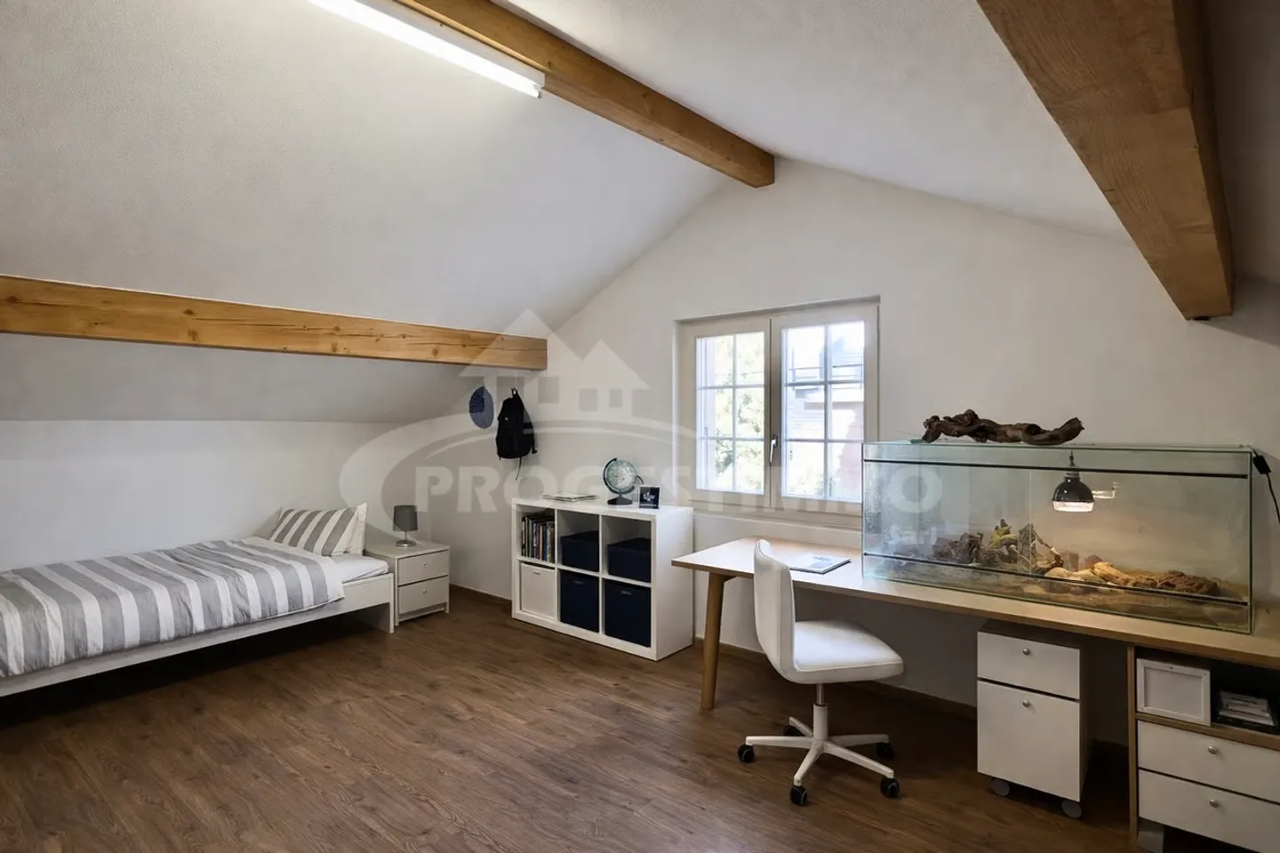 VILLA AVEC 6,5 CHAMBRES, ESPACES SPACIEUX ET GRAND POTENTIEL D'EXTENSION - Photo 6 sur 13