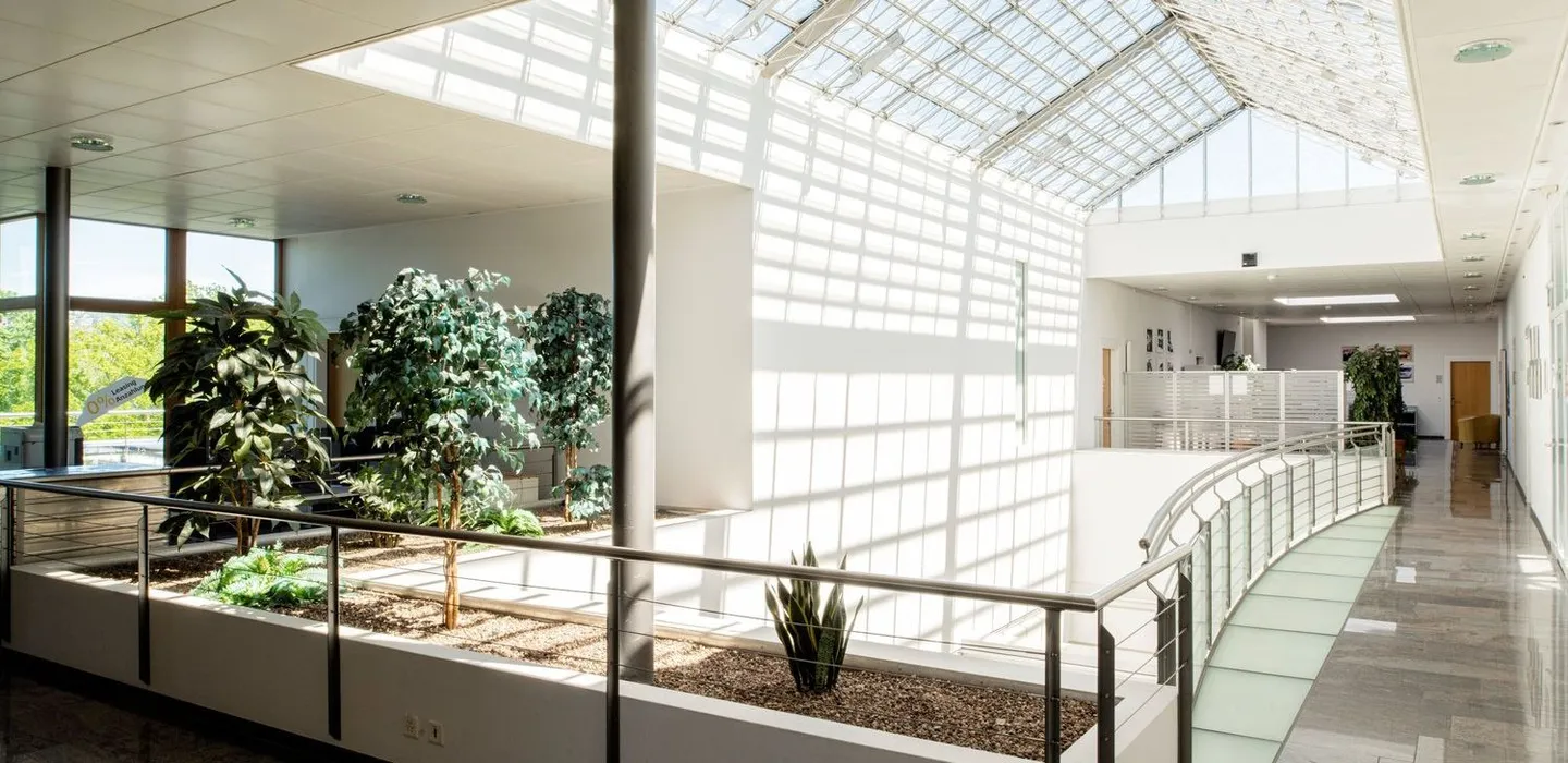 In affitto immediato 585m2 di spazi per uffici sviluppati a Urdorf - Foto 3 di 7