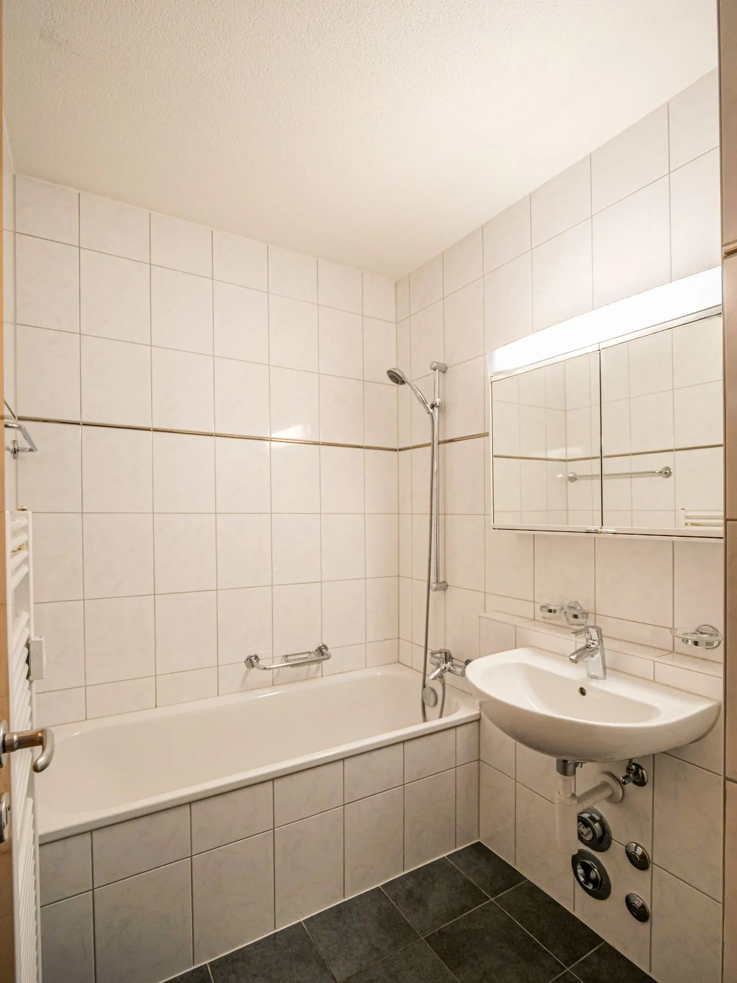 Spacious apartment in a quiet location - Photo 8 of 10