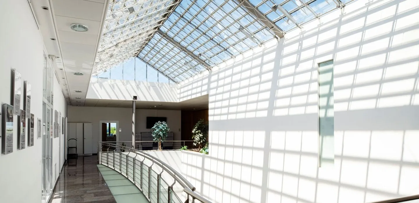 In affitto immediato 585m2 di spazi per uffici sviluppati a Urdorf - Foto 4 di 7