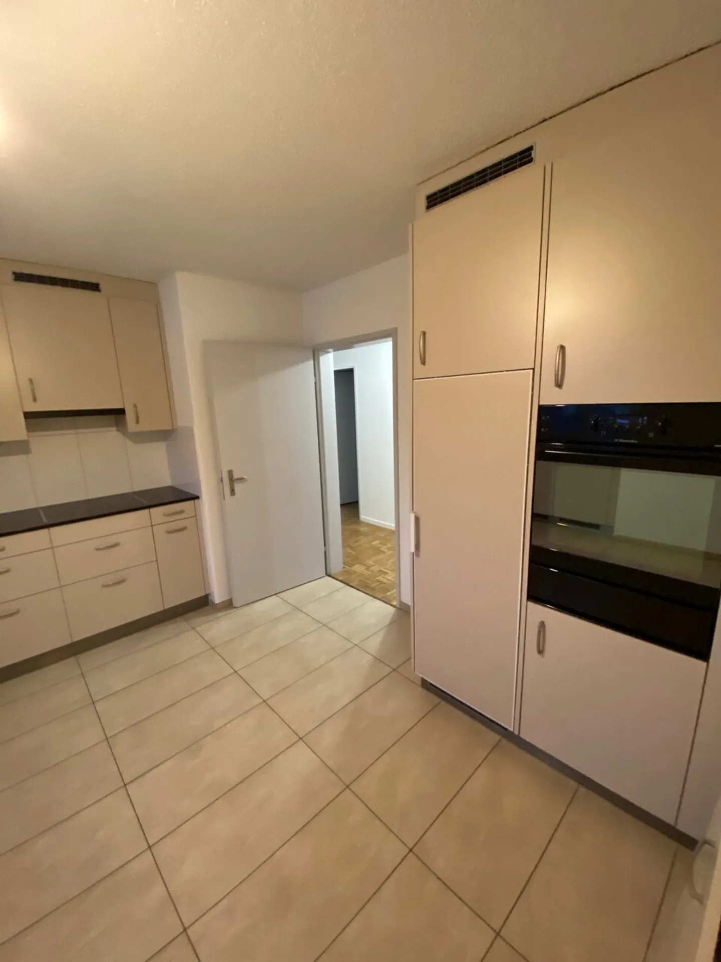 Apartment for rent - Photo 6 of 16