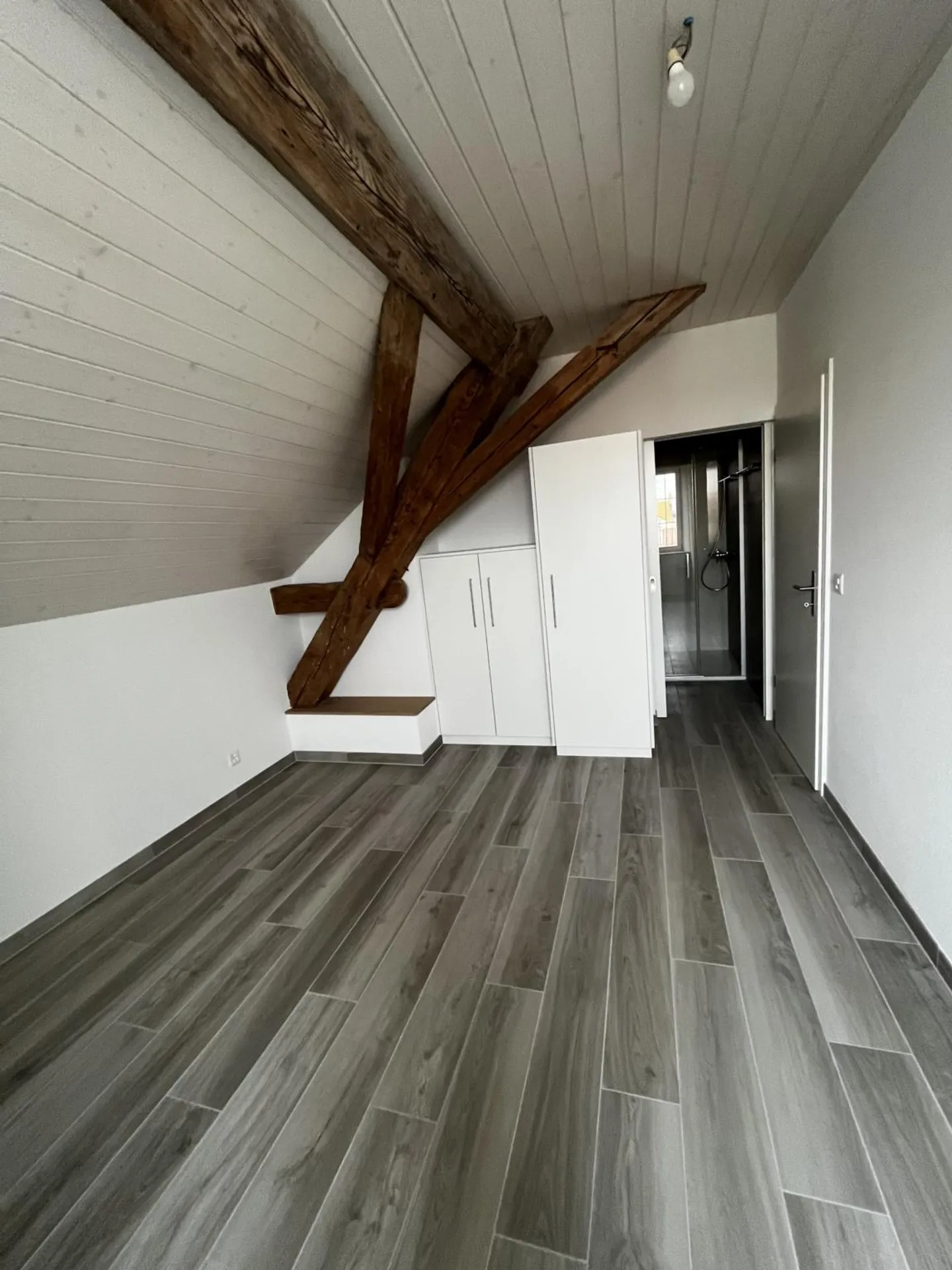 Appartement avec 3,5 pièces dans les combles à Arnex-sur-Nyon - Photo 3 sur 5