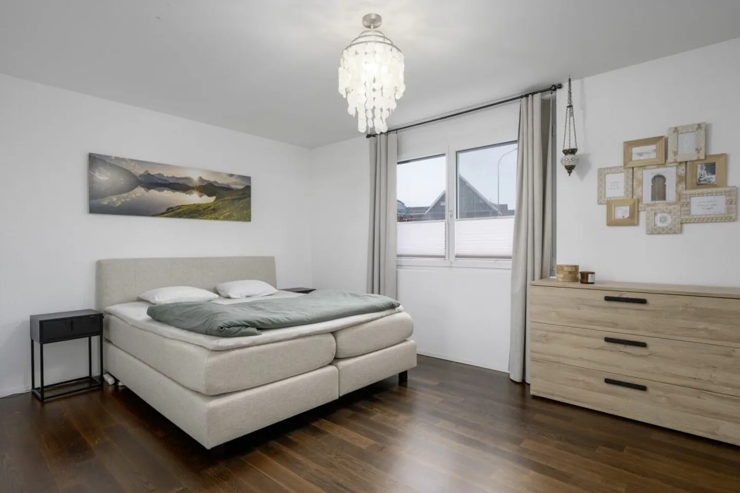 Spacious Garden Apartment - Stylish and Modern - Photo 6 of 7