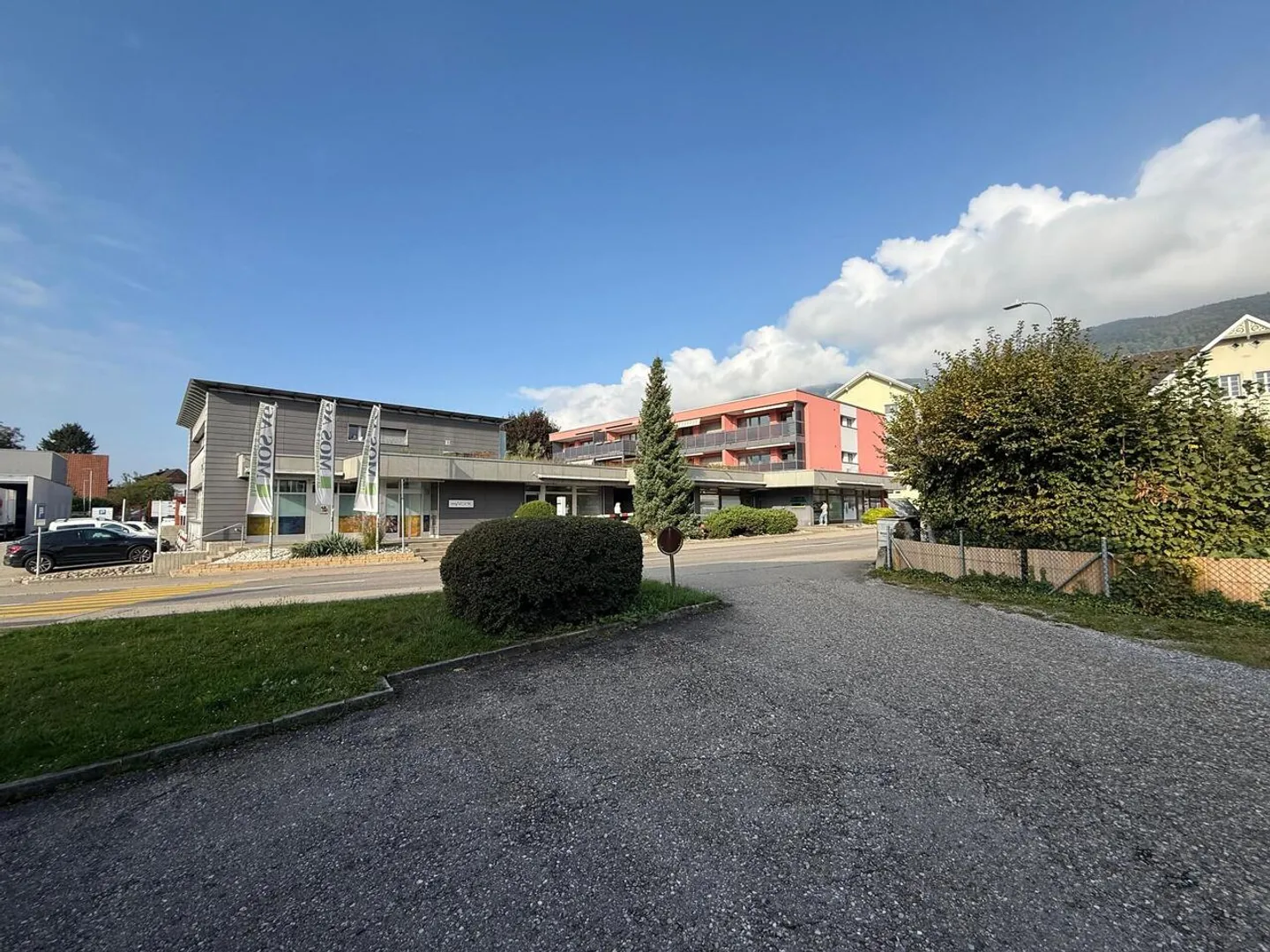 Proprietà residenziale e commerciale - Rendimento sicuro con 26 posti auto - Foto 4 di 21