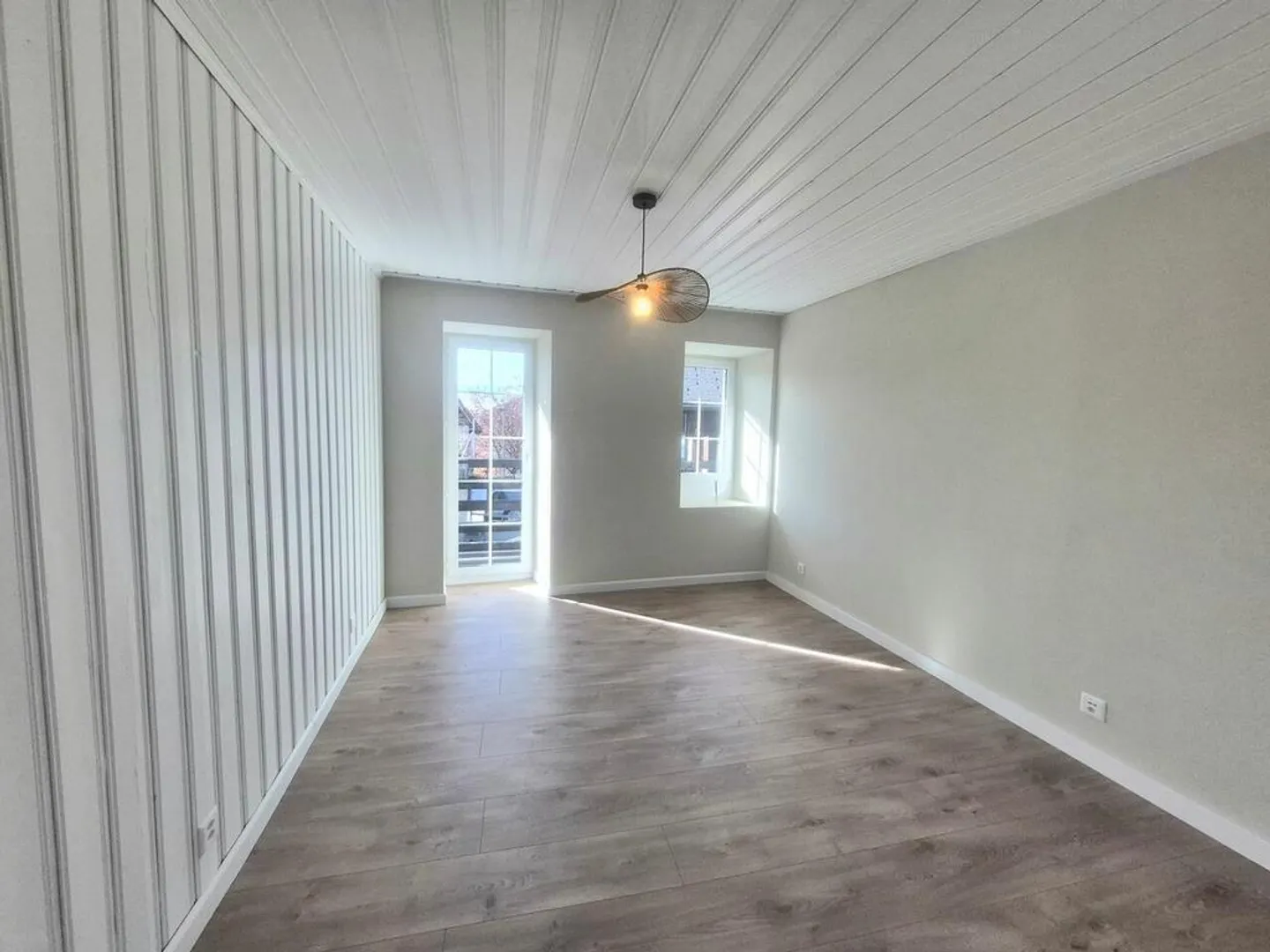 ERDE - SCHÖNE RENOVIERTE 2-ZIMMER-WOHNUNG - Foto 7 von 8