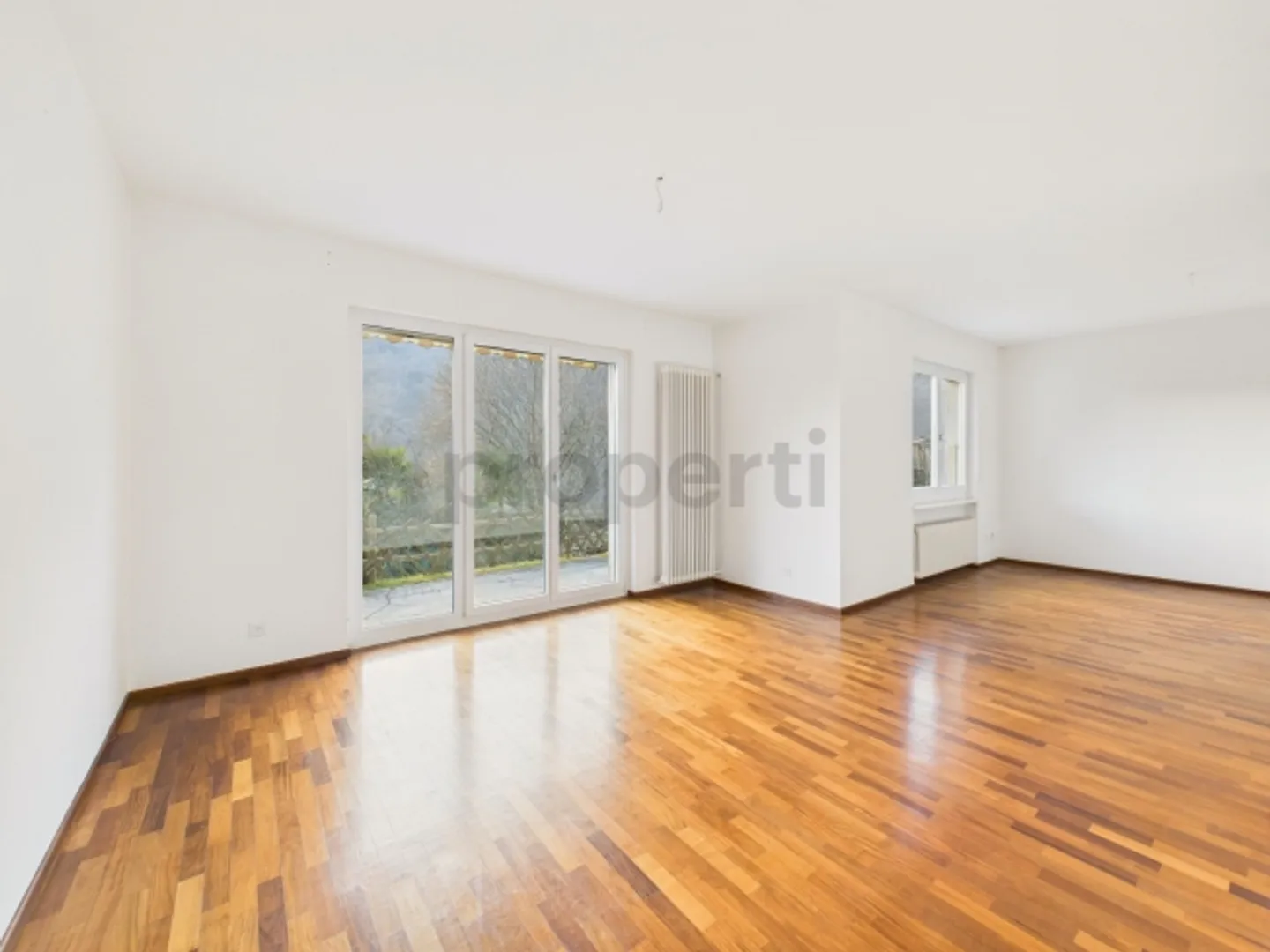 Affascinante villa bifamiliare con giardino - Foto 7 di 13