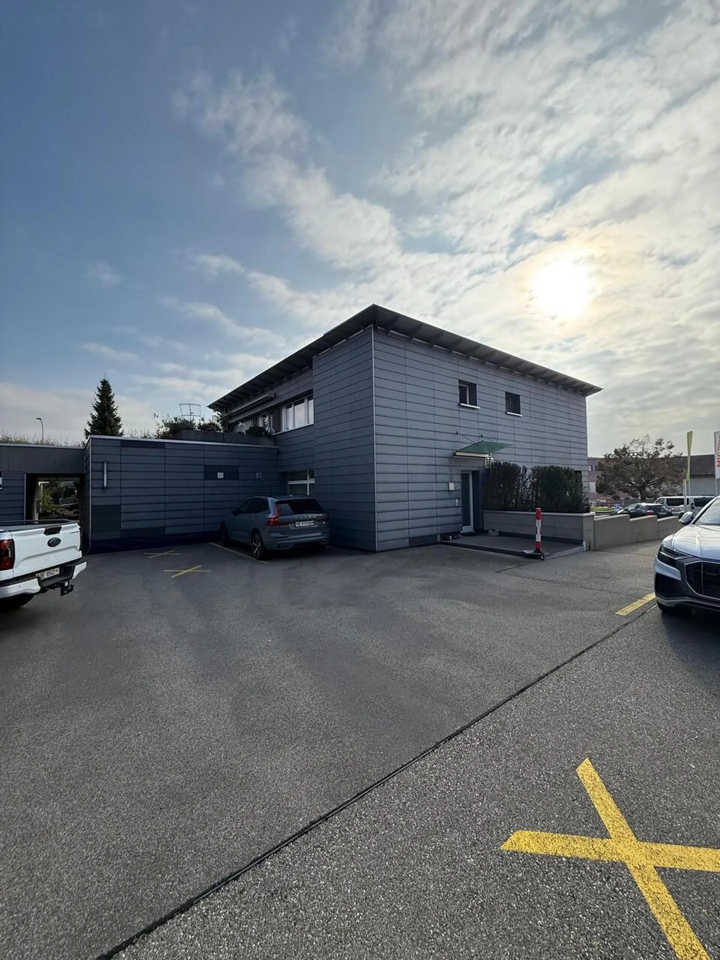 Proprietà residenziale e commerciale - Rendimento sicuro con 26 posti auto - Foto 5 di 21