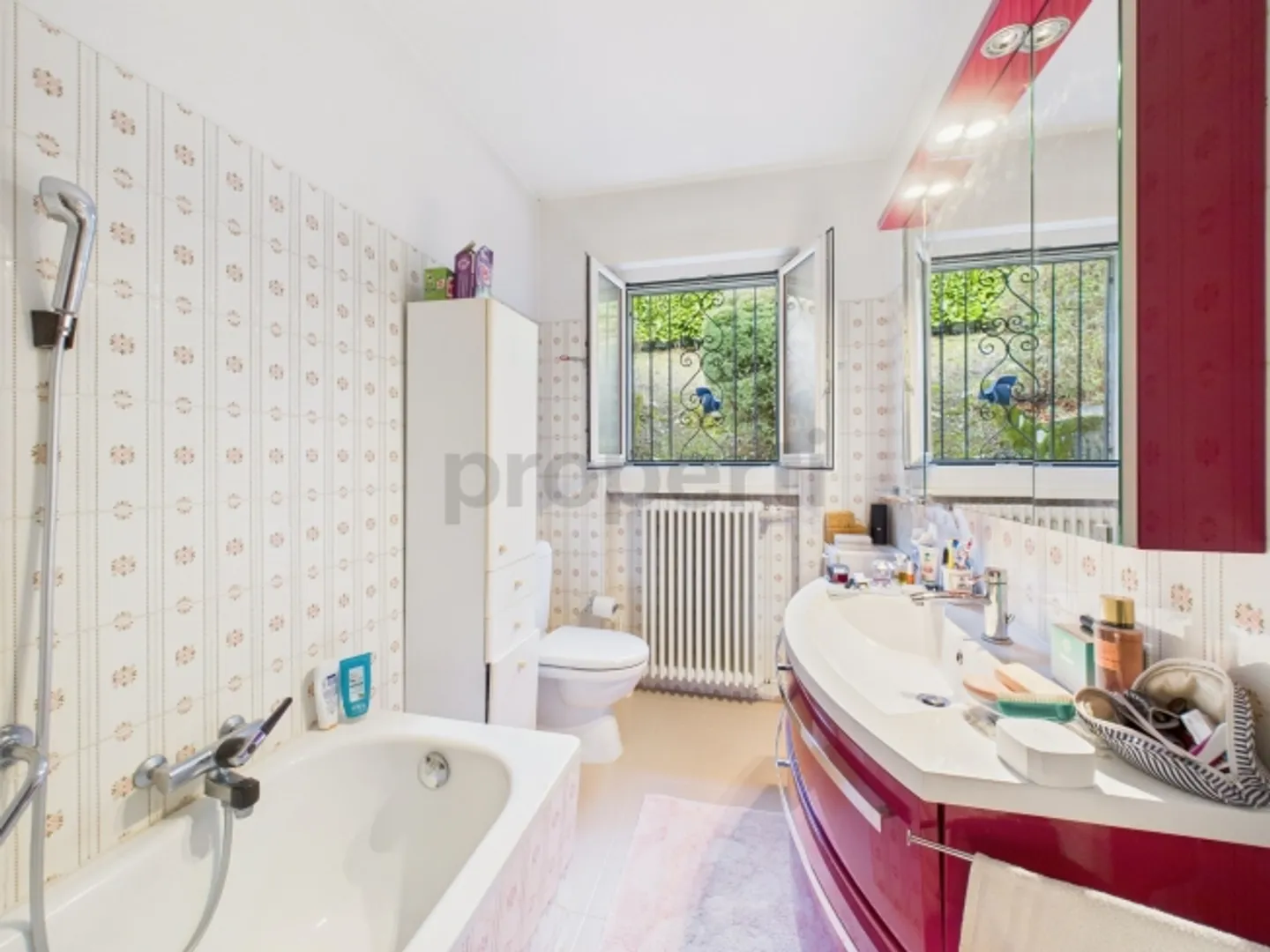 Affascinante villa bifamiliare con giardino - Foto 11 di 13