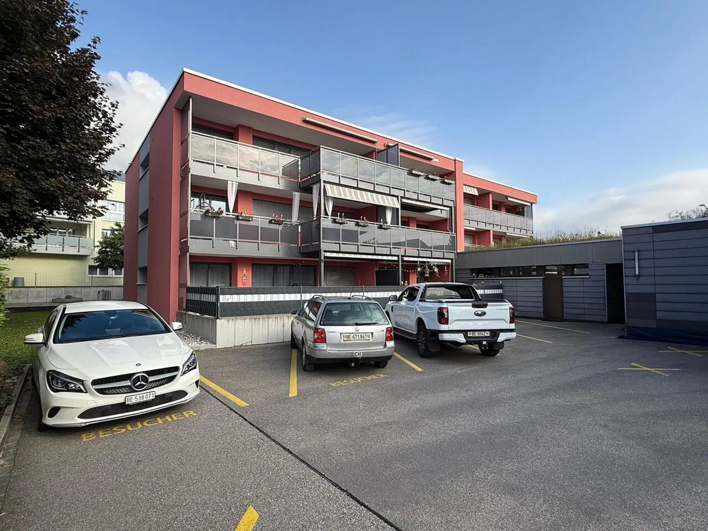 Proprietà residenziale e commerciale - Rendimento sicuro con 26 posti auto - Foto 6 di 21