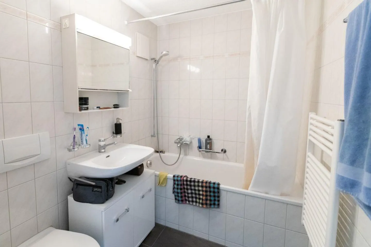 2.5 Zimmer-Wohnung mit Sitzplatz - Foto 3 von 7