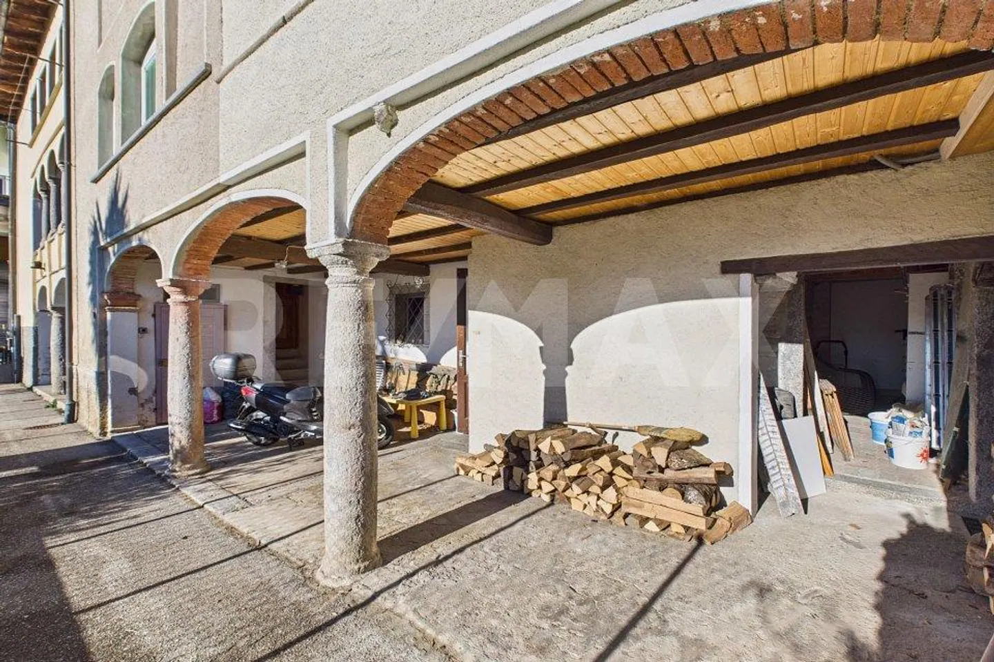 Appartamento da ristrutturare con charme - Foto 2 di 13