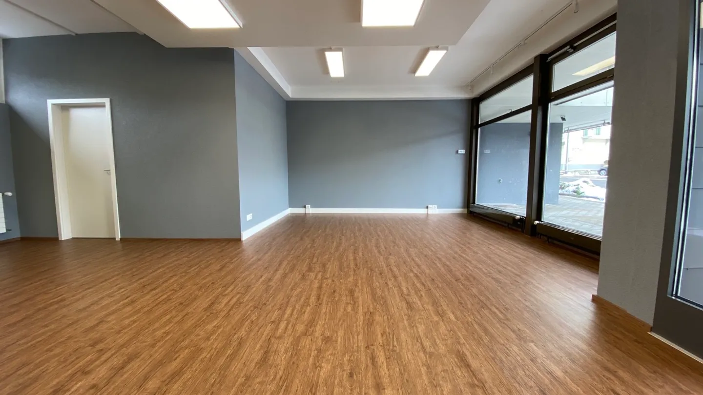 Proprietà residenziale e commerciale - Rendimento sicuro con 26 posti auto - Foto 12 di 21