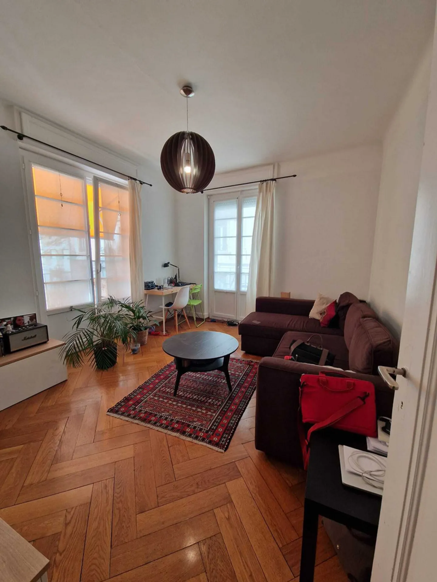 2-Zimmer-Wohnung im 1. Stock unterhalb des Bahnhofs in Lausanne - Foto 1 von 6