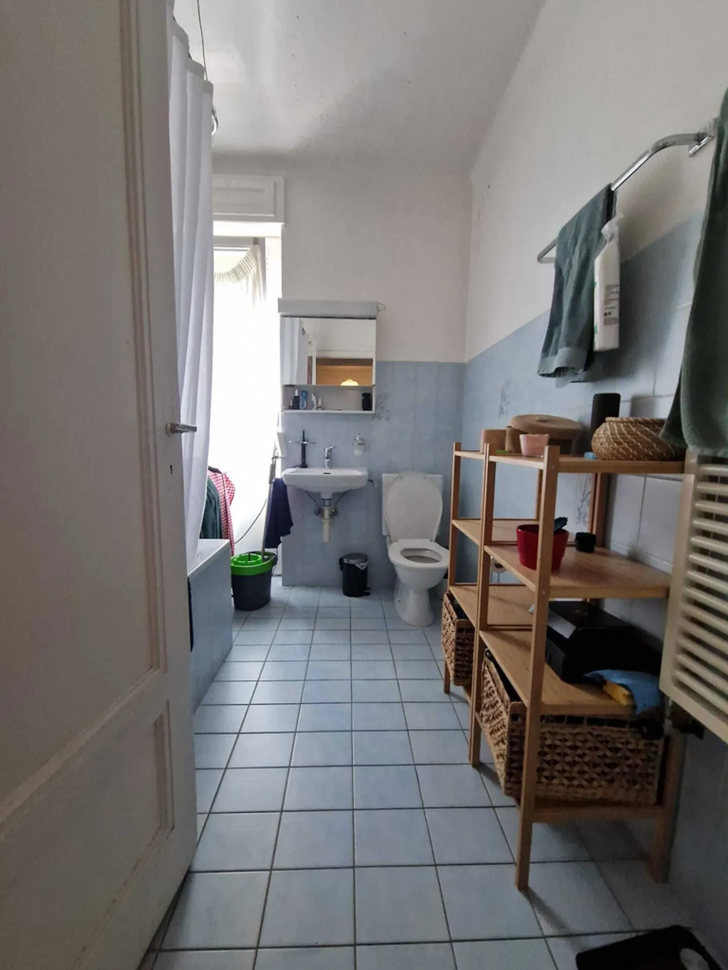 2-Zimmer-Wohnung im 1. Stock unterhalb des Bahnhofs in Lausanne - Foto 3 von 6