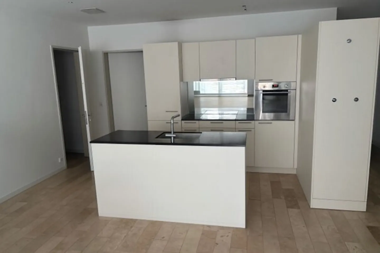 Vivere moderno con stile e comfort nella città vecchia di Laufen - Foto 2 di 6