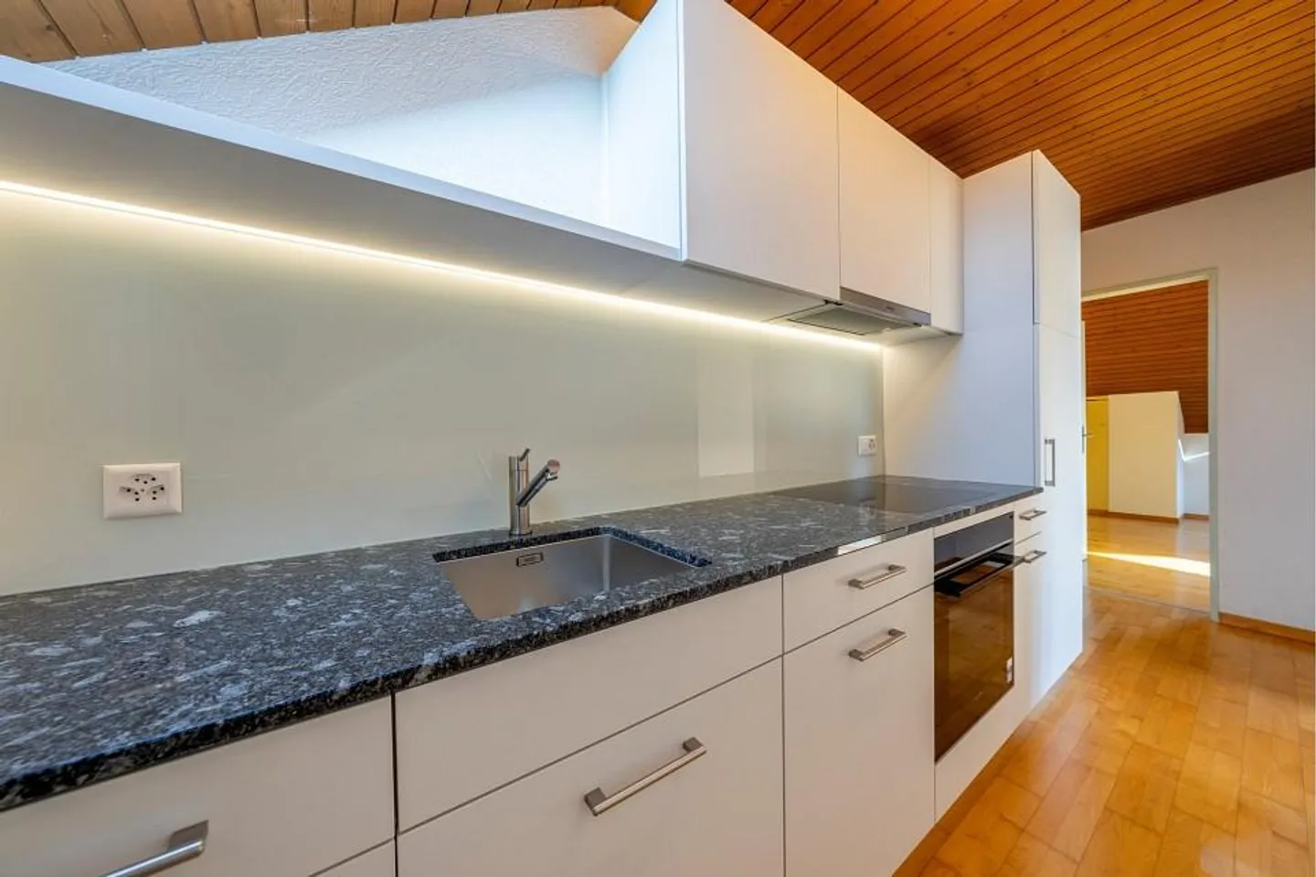 Heimelige und ruhige 3 Zimmer-Wohnung in einem Einfamilienhaus - Photo 7 of 13