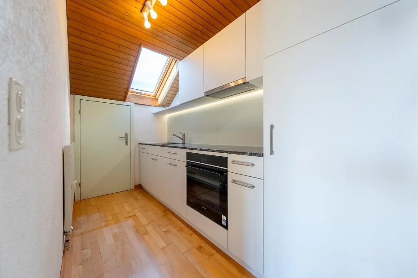 Heimelige und ruhige 3 Zimmer-Wohnung in einem Einfamilienhaus - Photo 8 of 13