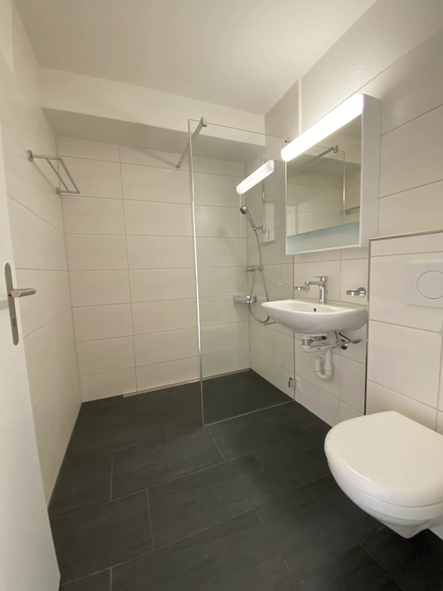 Proprietà residenziale e commerciale - Rendimento sicuro con 26 posti auto - Foto 17 di 21