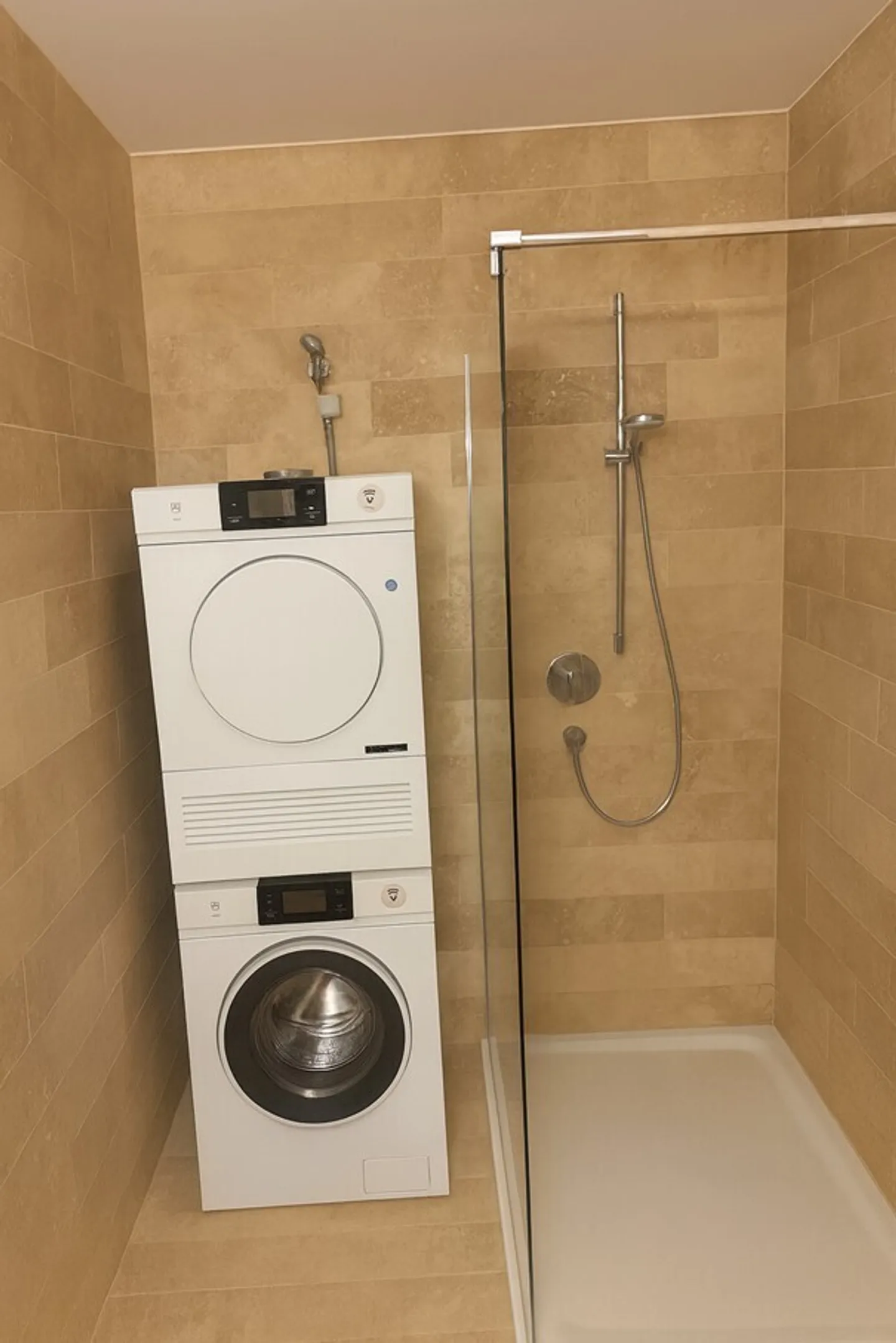 Vivere moderno con stile e comfort nella città vecchia di Laufen - Foto 4 di 6