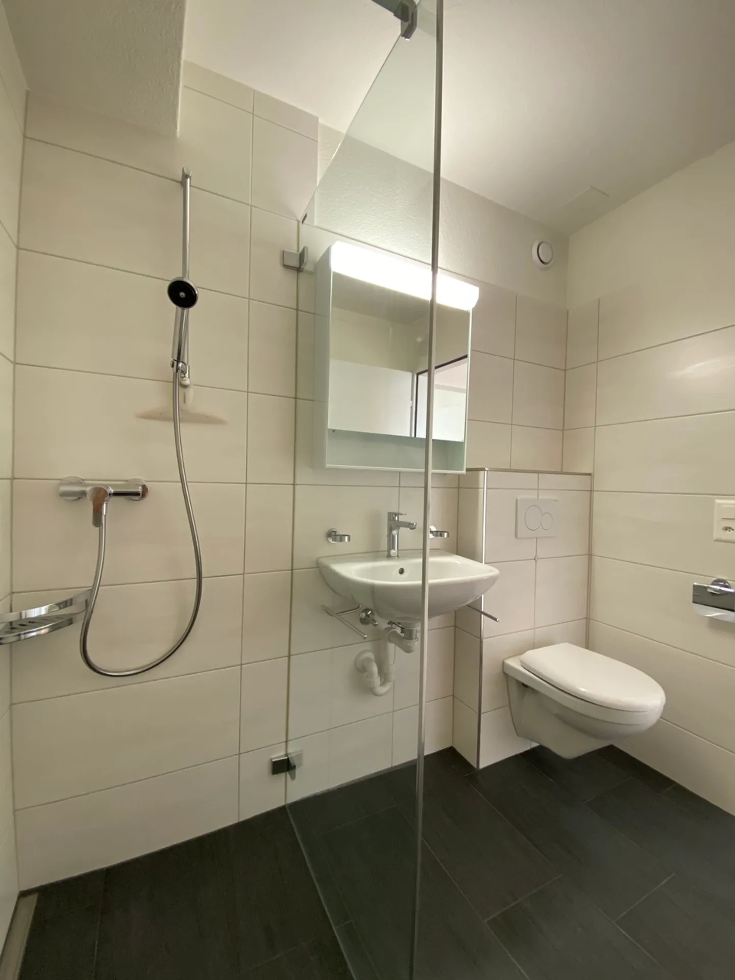 Proprietà residenziale e commerciale - Rendimento sicuro con 26 posti auto - Foto 18 di 21