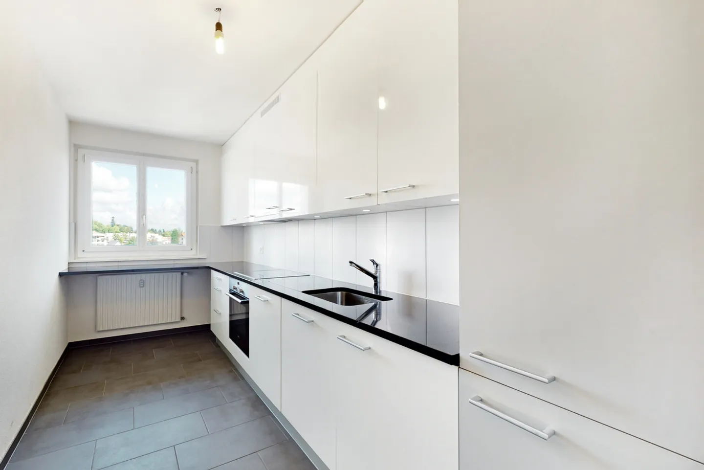 Einen Steinwurf vom Einkaufszentrum entfernt - Foto 1 von 8