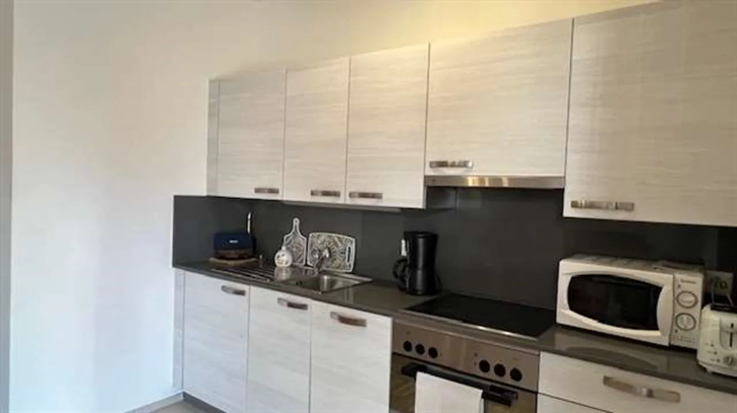 Cozy studio apartment with large terrace and communal pool - Photo 4 of 11