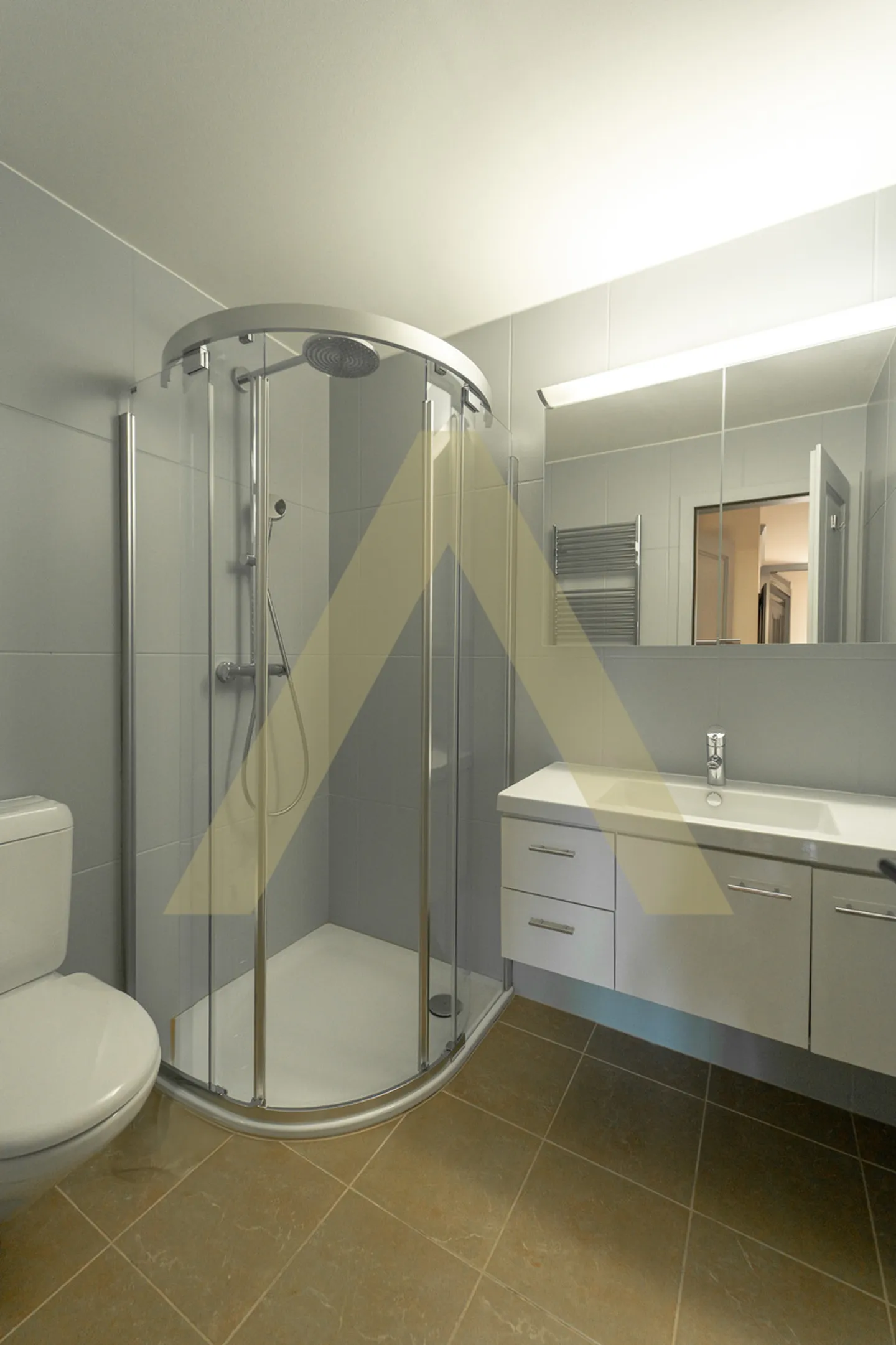 Bell'appartamento vicino al centro della stazione - Foto 7 di 7