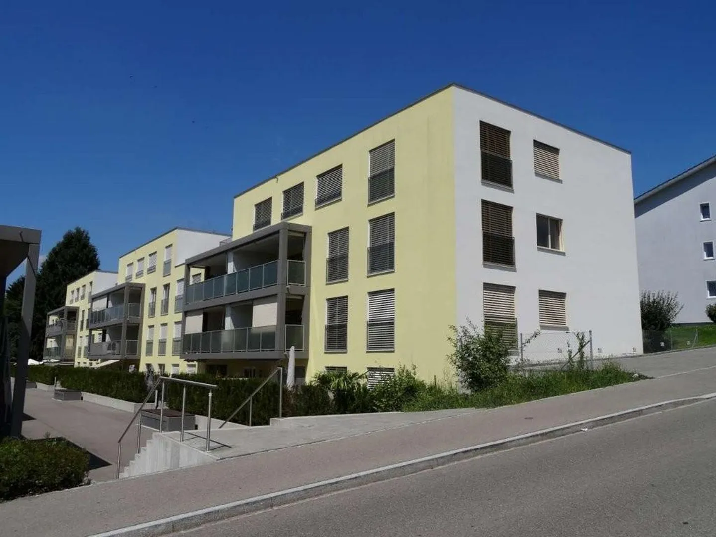 Quiet and central residential location in Oberengstringen - Photo 1 of 10