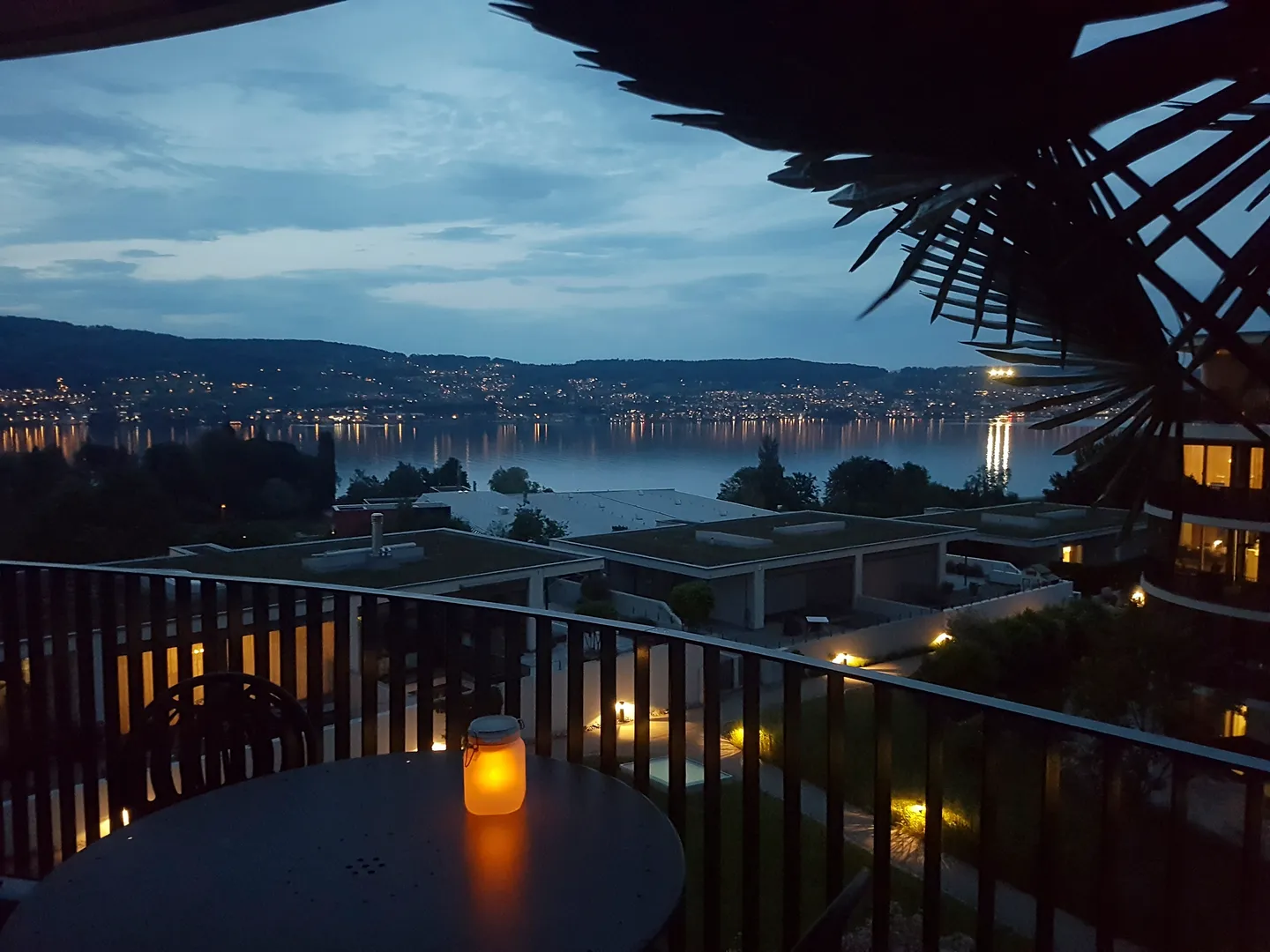 Wohntraum mit zwei Terrassen und traumhafter Seesicht - Foto 1 von 12