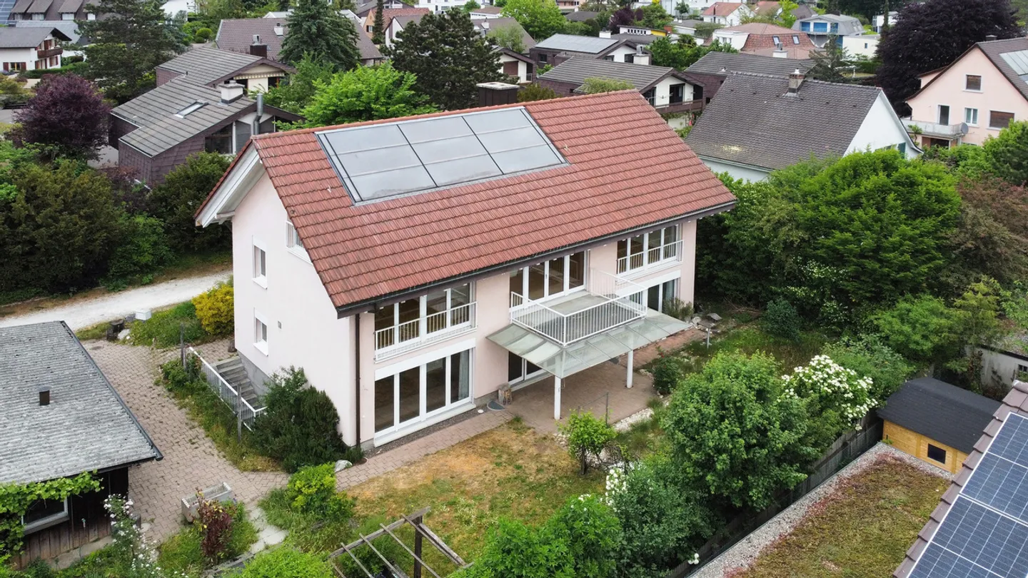 Casa Familiare Elegante a Münchenstein - Foto 1 di 19