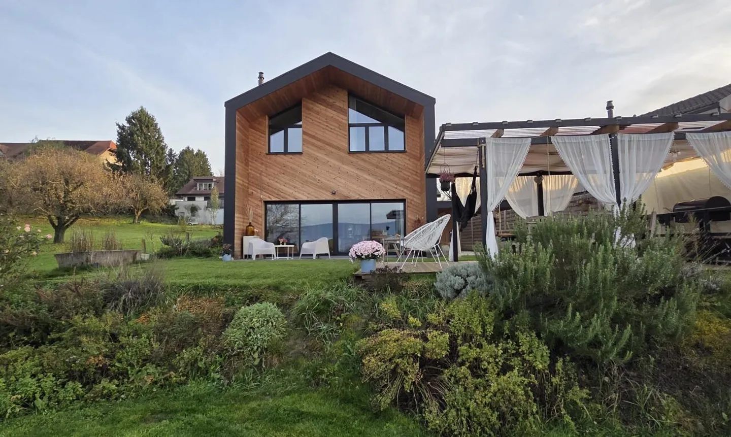 Prächtige Villa mit Seeblick - Foto 1 von 11