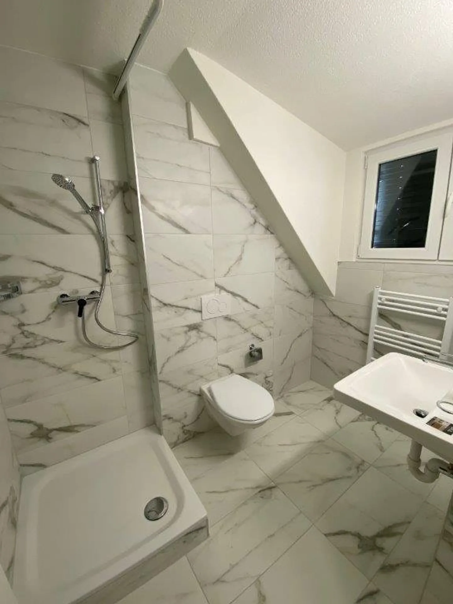 Studio confortable à Fehraltdorf - Rénové récemment et parfait pour les célibataires ou les couples ! - Photo 3 sur 6