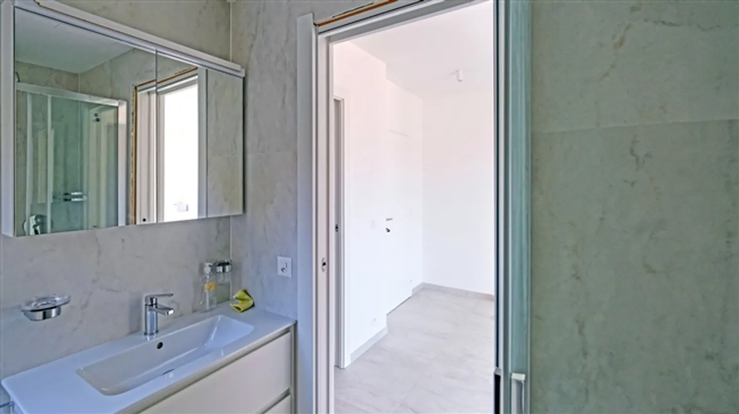 2.5-room apartment in villa with garden and lake view, Ruvigliana - Photo 9 of 10