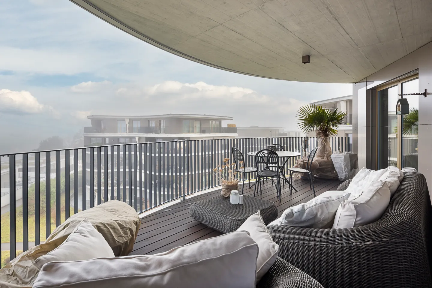 Wohntraum mit zwei Terrassen und traumhafter Seesicht - Foto 2 von 12