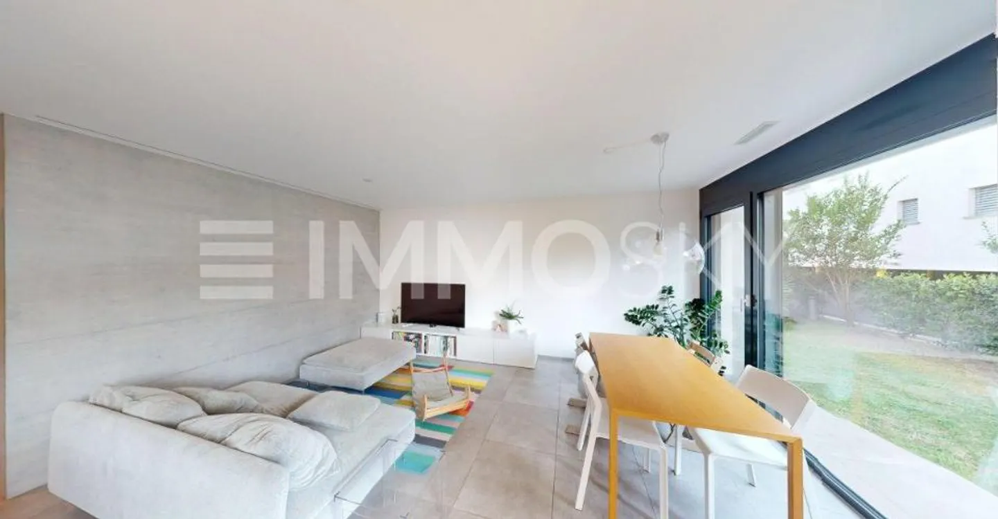 Elegant and modern with private garden - Photo 1 of 4