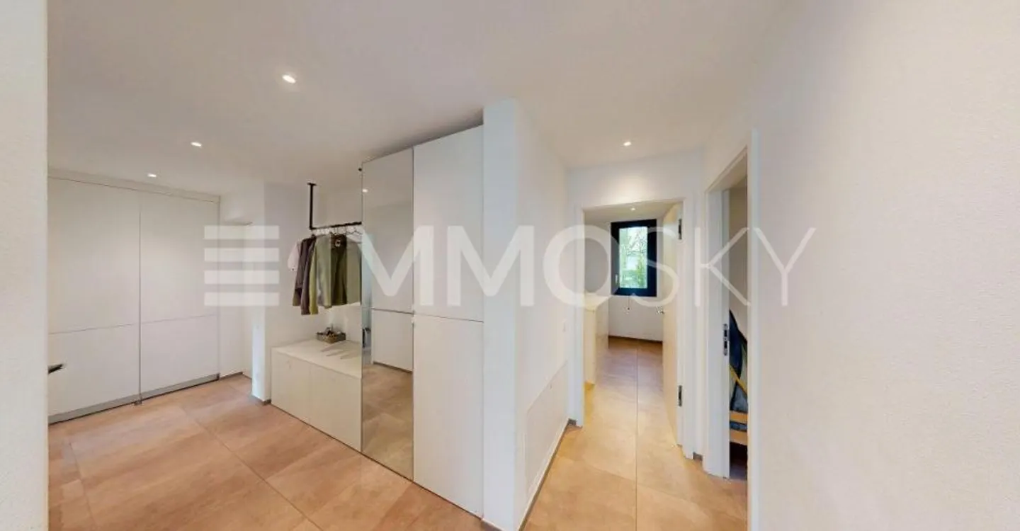 Elegant and modern with private garden - Photo 3 of 4