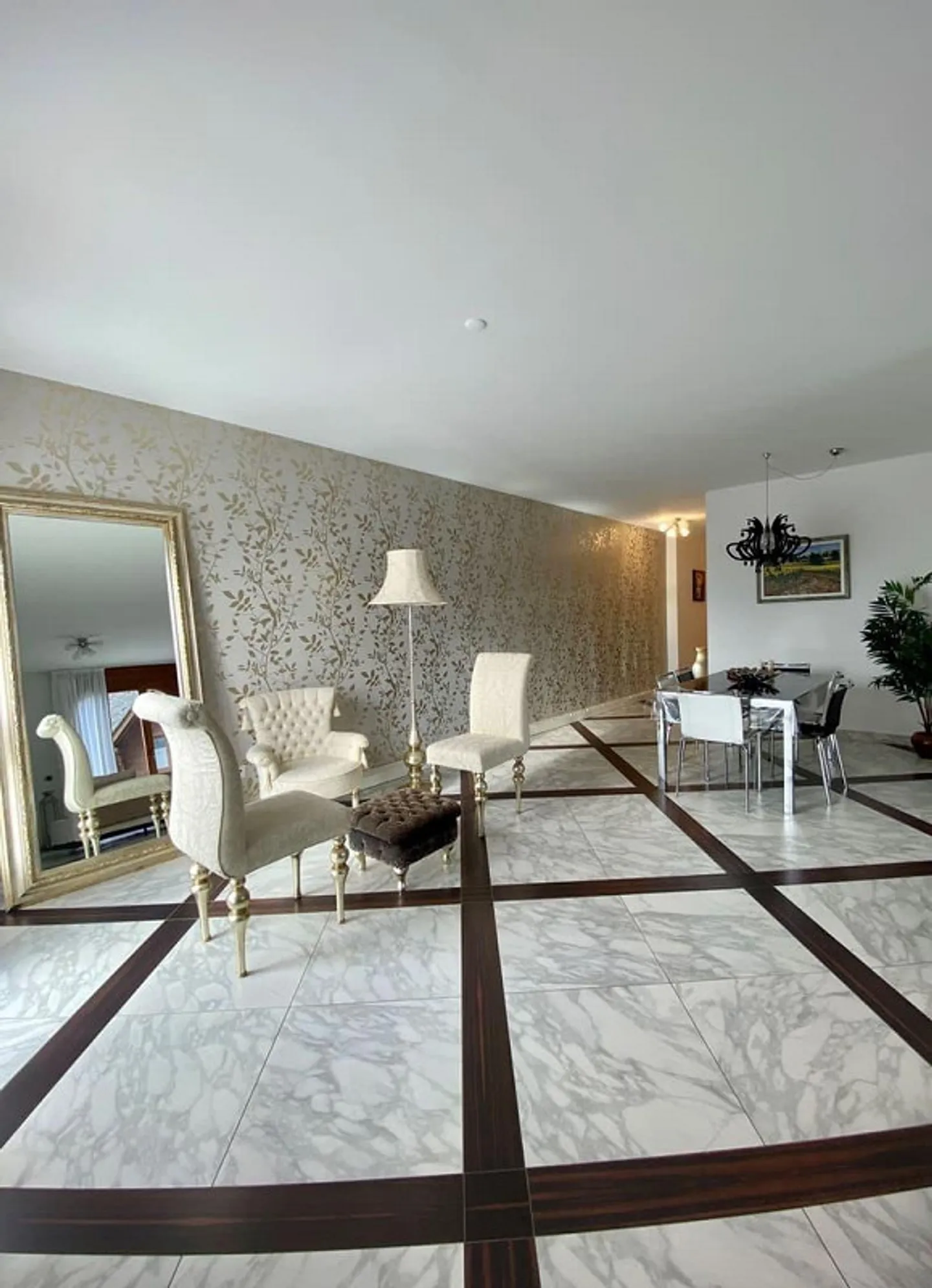 Apartment with lake view in exclusive residence - Photo 3 of 19