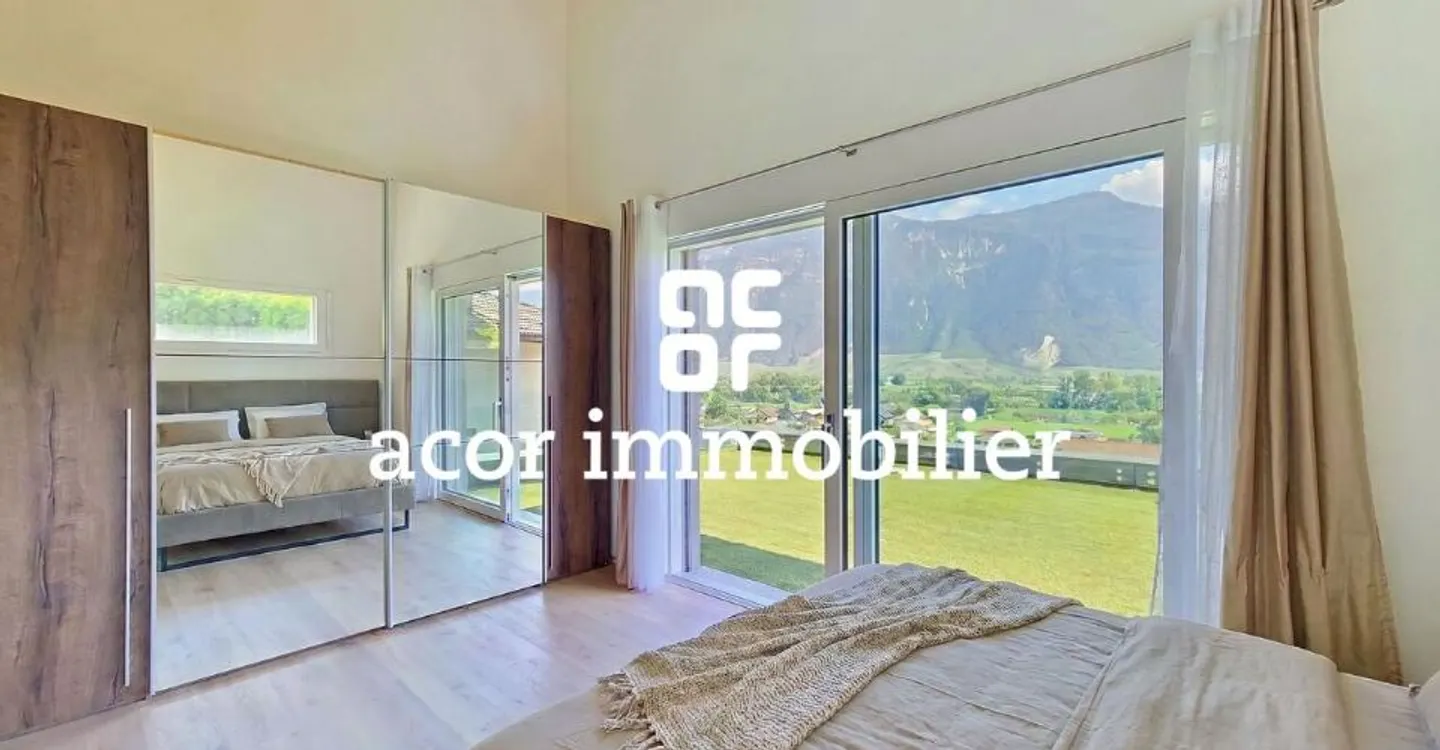 Contemporary villa with panoramic view - Photo 9 of 12