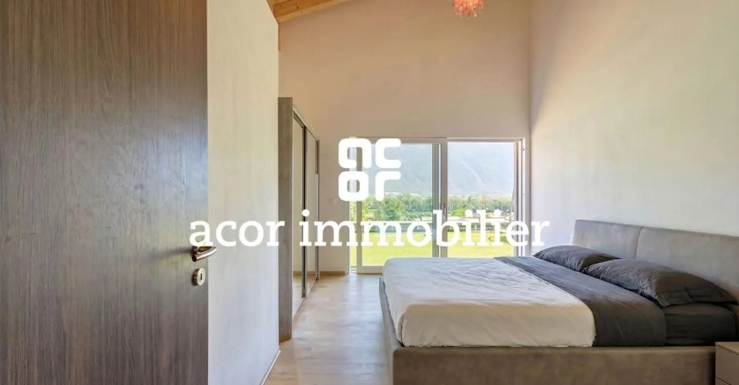 Contemporary villa with panoramic view - Photo 11 of 12