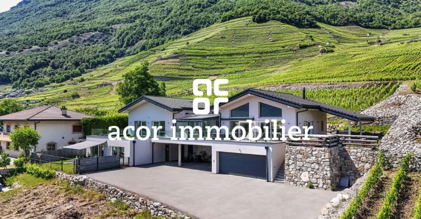 Contemporary villa with panoramic view - Photo 1 of 12
