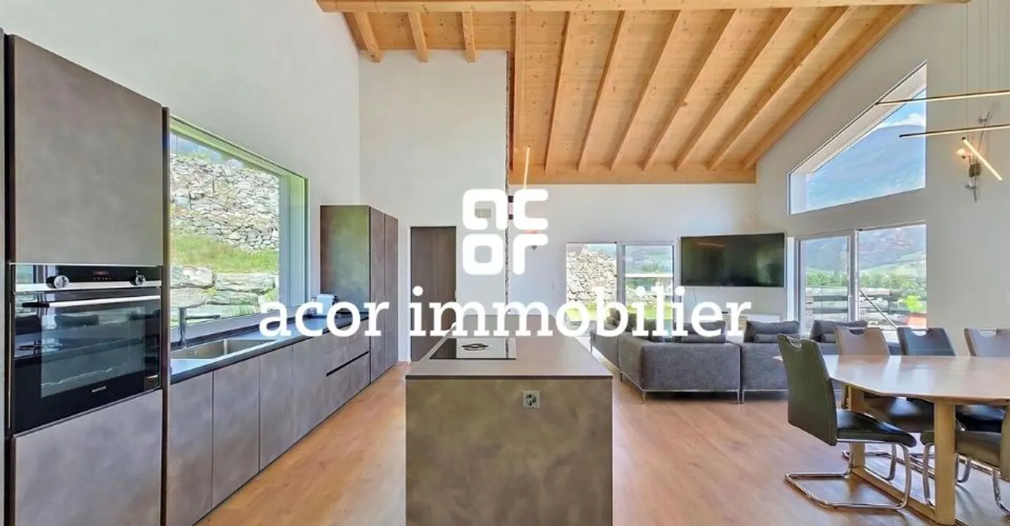 Contemporary villa with panoramic view - Photo 2 of 12