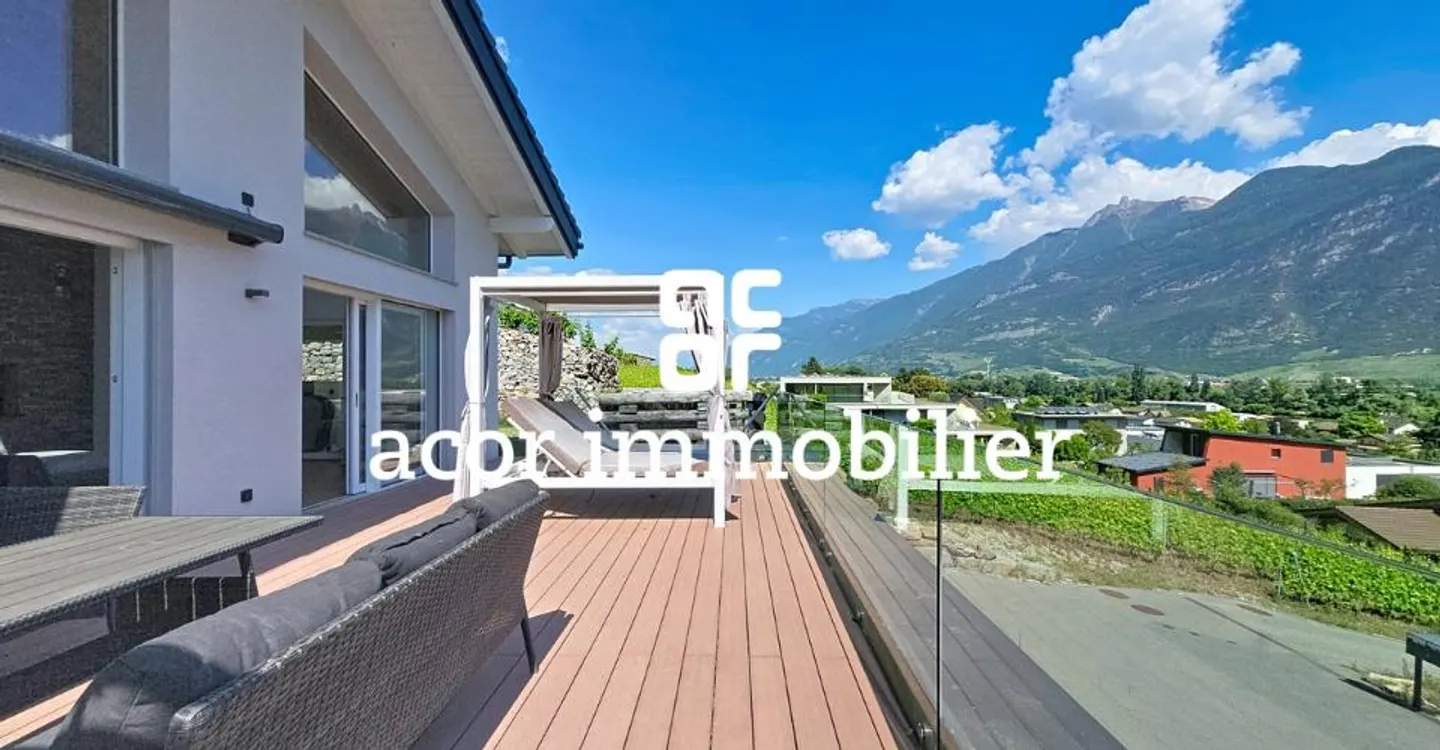 Contemporary villa with panoramic view - Photo 4 of 12