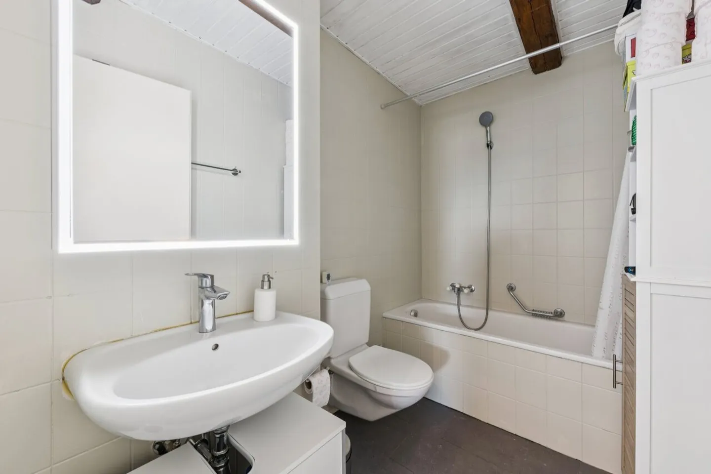 3.5-room apartment two minutes walk from the train station - Photo 2 of 10