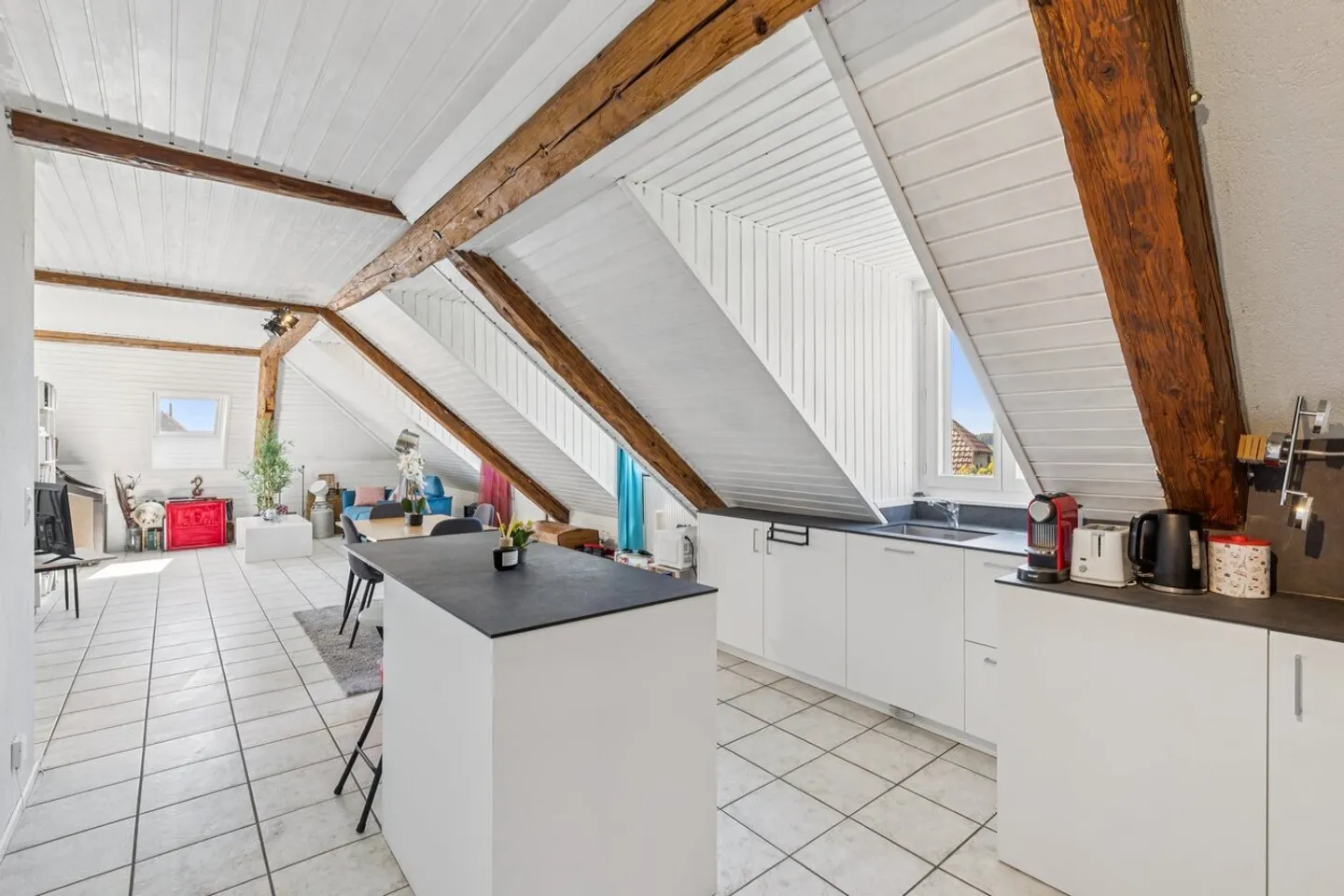 3.5-room apartment two minutes walk from the train station - Photo 4 of 10