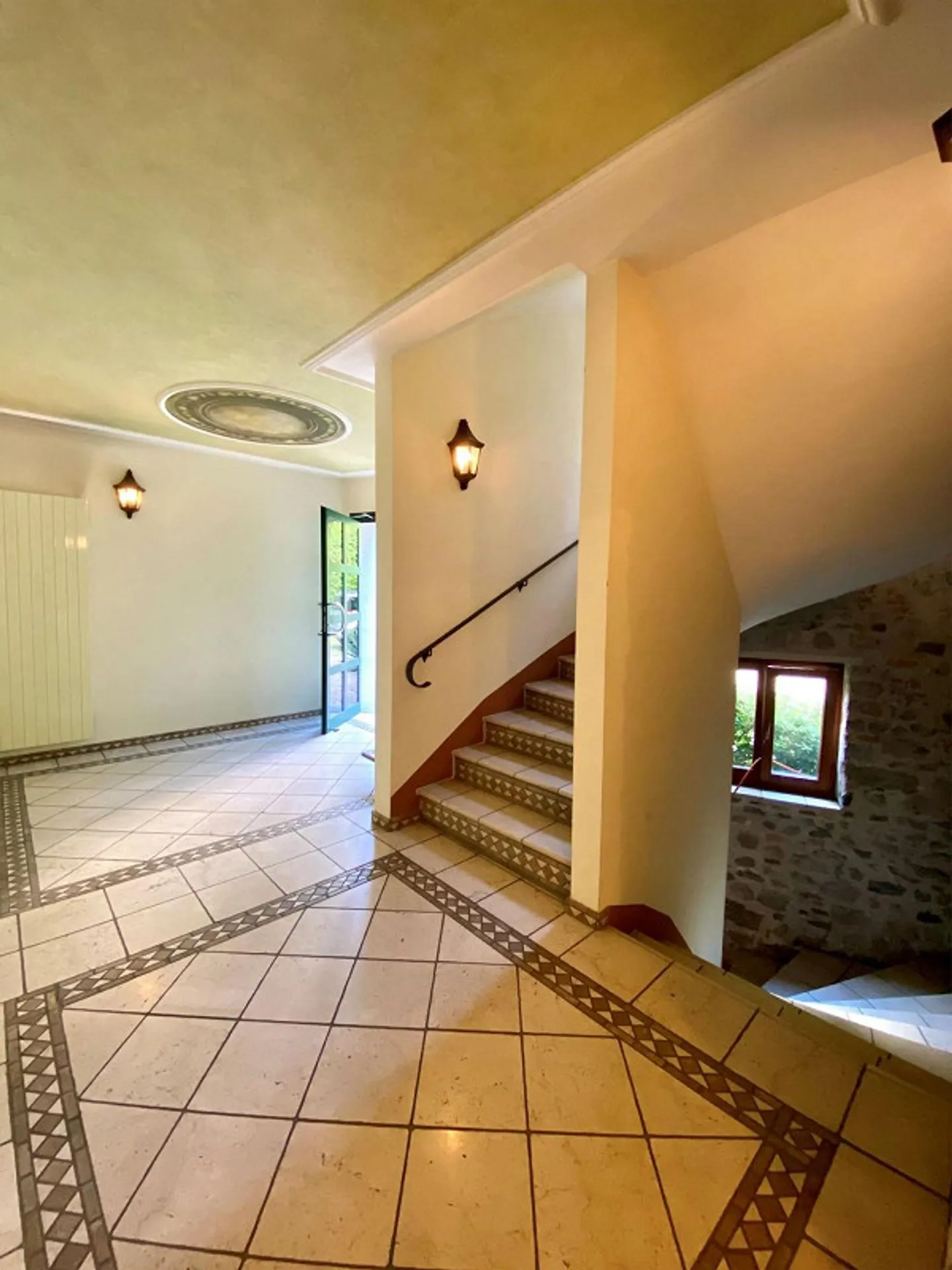 Apartment with lake view in exclusive residence - Photo 14 of 19