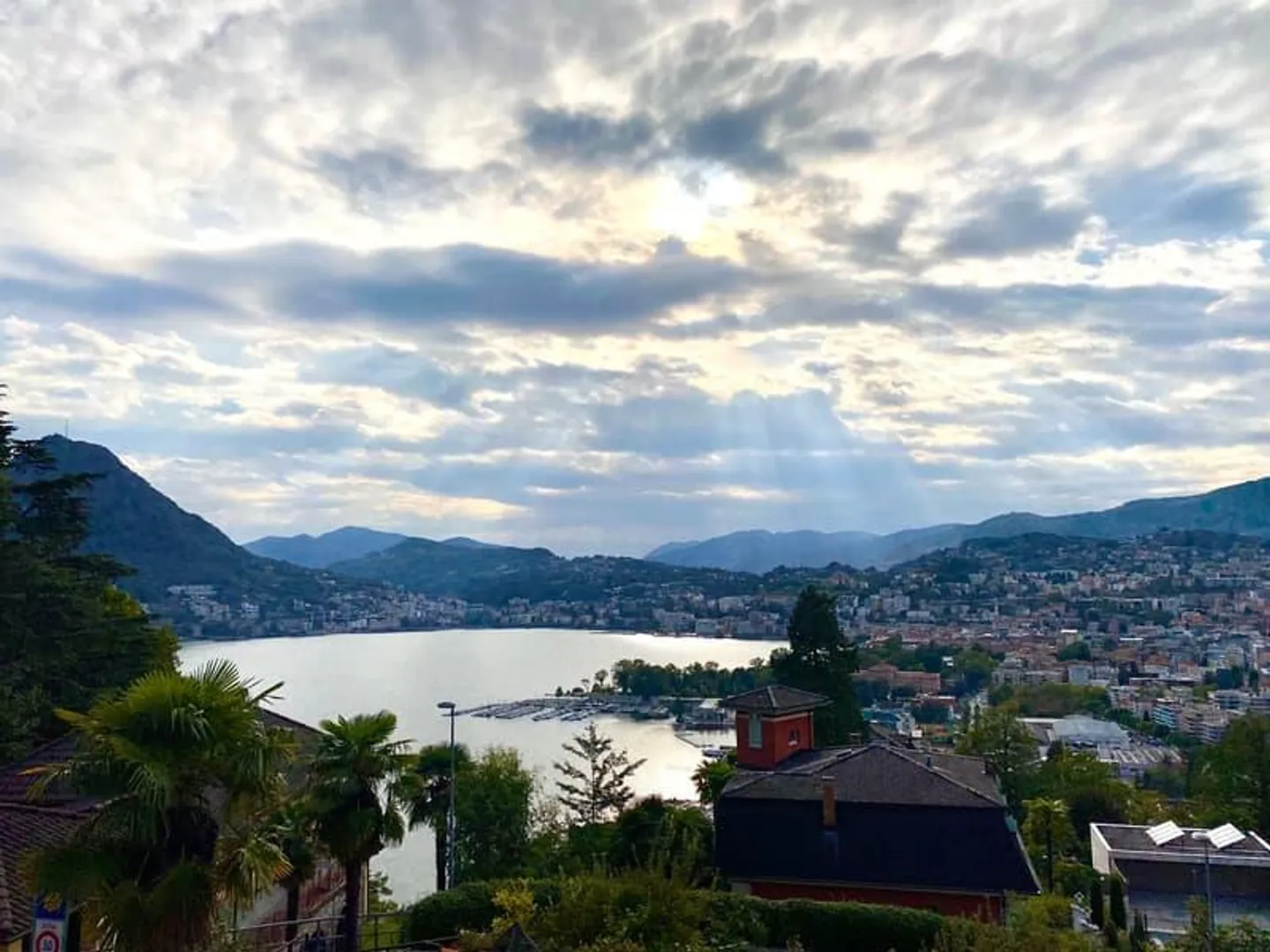 Apartment with lake view in exclusive residence - Photo 16 of 19