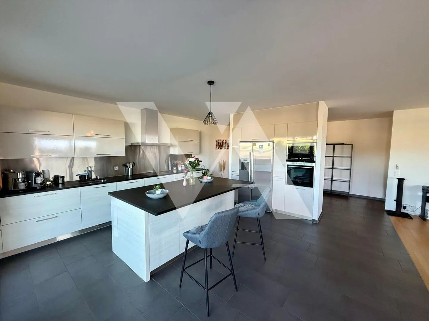 In vendita - Attico luminoso di 5,5 locali con grande terrazza e vista lago - Foto 1 di 7