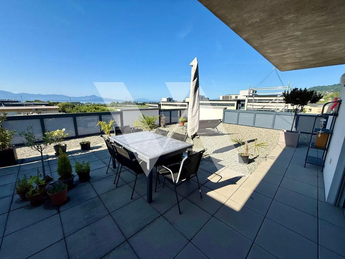 In vendita - Attico luminoso di 5,5 locali con grande terrazza e vista lago - Foto 4 di 7